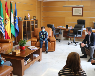 El alcalde de El Ejido recibe al recientemente proclamado campen de Espaa de Halterofilia en Edad Escolar, No Amat