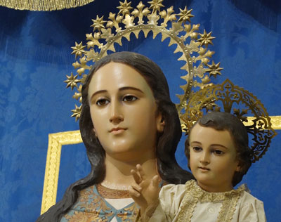 Roquetas da la bienvenida a la imagen de su Patrona, la Virgen del Rosario, tras un importante proceso de restauracin