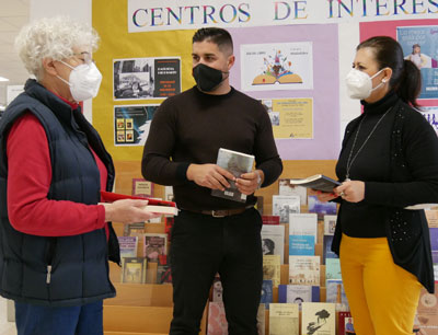 El Ayuntamiento de Adra conmemora el Da Internacional del Libro promocionando las obras de los autores locales