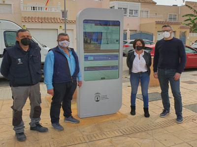 Los vecinos de Huércal de Almería, más cerca de su Ayuntamiento con un nuevo tótem digital interactivo