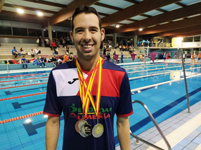 El nadador paralmpico almeriense, Carlos Tejada, acumula 308 medallas en sus 18 aos con licencia federativa