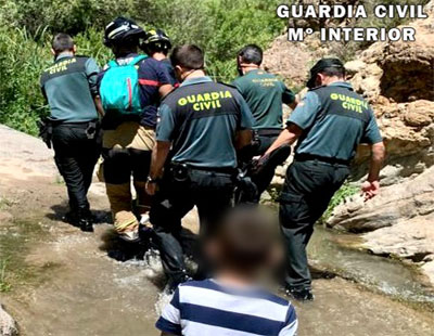 La Guardia Civil auxilia a un senderista accidentado en los Canales de Padules