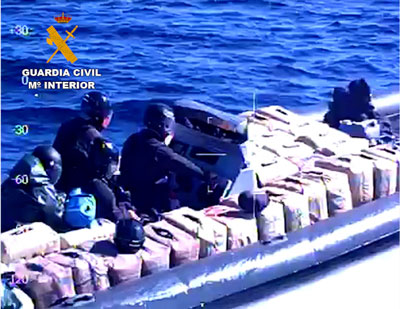 La Guardia Civil desmantela una organizacin murciana que introduca hachs en las costas de Almera