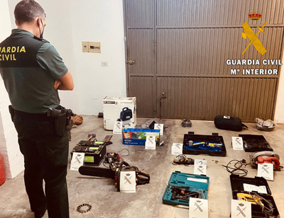 La Guardia Civil detiene en Canjyar a dos personas por robar herramientas en un cortijo y recupera los efectos