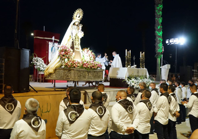 Adra honra a la Virgen del Carmen en el da de su onomstica con una misa y un castillo de fuegos artificiales