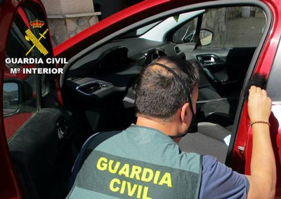 La Guardia Civil evita varios robos en interior de vehculos en Nijar