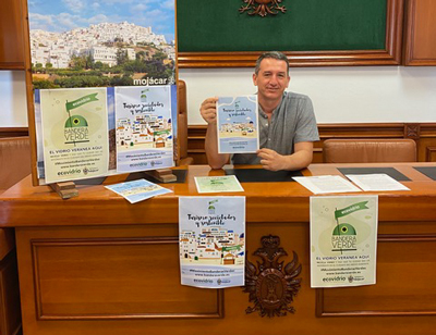 Mojácar obtiene la Bandera Verde de Ecovidrio como municipio más sostenible del verano en toda España