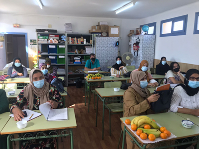  Vícar Cerró Sus Actos Del Día Mundial De Frutas Y Verduras Con Reparto De Plátanos Y Mandarinas Entre Los Centros De Educación De Adultos