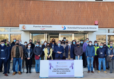 Minuto de silencio en el Puerto de Almería en el Día Internacional de la Eliminación de la Violencia contra las Mujeres