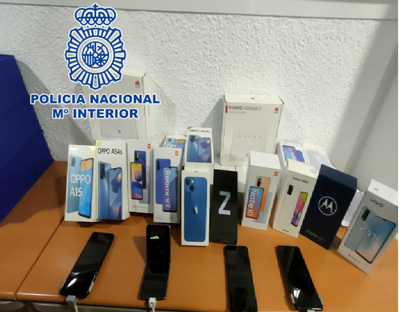 La Policía Nacional en Almería y El Ejido han detenido a los autores de un robo en una tienda de telefonía