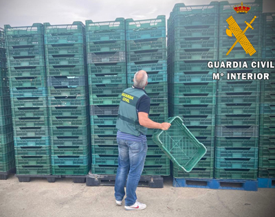 La Guardia Civil detiene a dos personas que robaron 500 cajas de envasado de productos hortofrutícolas en Pechina