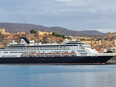 La Autoridad Portuaria de Almería cierra 2021 con el regreso parcial de pasajeros y más mercancías que en 2019  