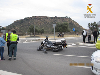 La Guardia Civil investiga al conductor de un turismo, por no auxiliar a las víctimas de un accidente de circulación que él había provocado