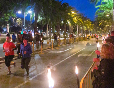 Noticia de Almería 24h: Más de 1.160 almerienses corren con los Bomberos en la I ‘Carrera del Fuego’