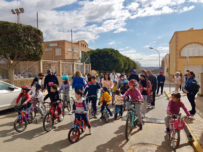 Benahadux celebra el Día de la Bicicleta y el de Concienciación del Autismo  
