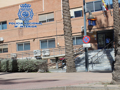 La Polica Nacional detiene en El Ejido a un hombre que le asest siete pualadas a otro a las puertas de un pub