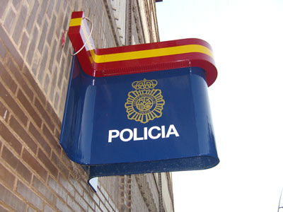 La Polica Nacional detiene en Almera a tres hombres que agredieron a una mujer para robarle el mvil