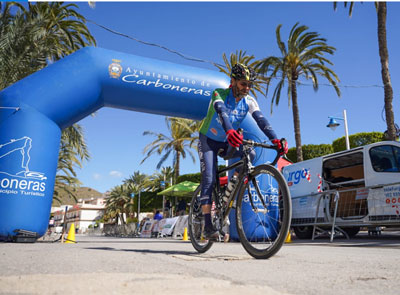 Mark y Olivia Lett, primeros líderes de la Vuelta a Carboneras tras imponerse en la contrarreloj inicial