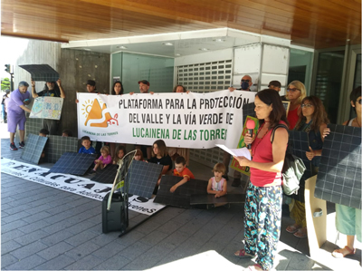 Lucainena, el ”Acarraz almeriense”, protesta en Murcia ante  la empresa X-Elio