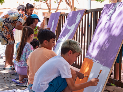 Noticia de Almería 24h: Los niños del barrio de Torrecárdenas ‘pintan’ por la igualdad en un taller organizado por el Ayuntamiento para una sociedad más justa