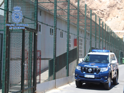 La Polica Nacional detiene en Almera al patrn de una patera con 10 ciudadanos argelinos a bordo