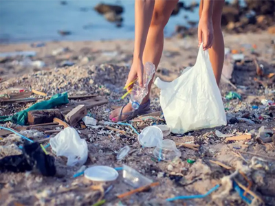Podemos Almera pide ampliar el servicio de mantenimiento y limpieza de playas 