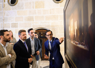 Noticia de Almería 24h: La exposición ‘Signum Fidei’ llena la Catedral de simbología y patrimonio cofrade