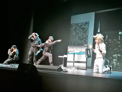 El pblico re y se divierte durante 90 minutos en el Teatro Auditorio de Roquetas con ‘Lo mejor de Yllana’ 