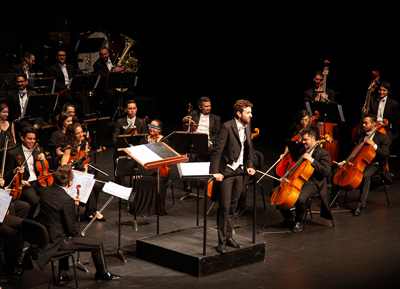 La Royal Film Concert Orchestra lleva 90 minutos de emocin al pblico en el Teatro Auditorio de Roquetas
