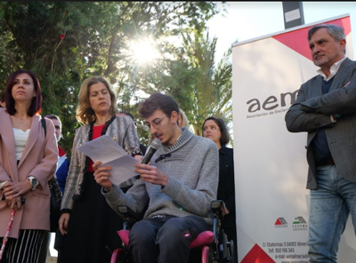 Noticia de Almera 24h: AEMA e instituciones visibilizan en el Da de la Esclerosis Mltiple a las personas afectadas y reivindican sus derechos