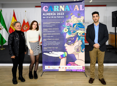 El Ayuntamiento presenta el cartel ganador del Carnaval de Almería 2023, obra de Julia Guerra