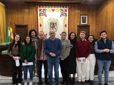 El Ayuntamiento de Hurcal-Overa entrega ayudas a los estudiantes Erasmus del municipio