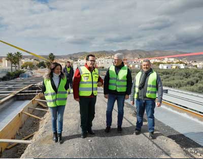 Noticia de Almera 24h: Las obras del Puente que une Hurcal de Almera con Viator alcanzan su ecuador