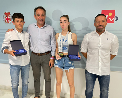 Juanjo Segura recibe a los deportistas de la EDM Kanku, campeones en la Liga Mundial Youth League 