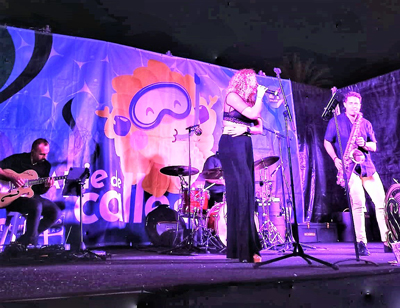 La formacin En clave de soul ofrece un espectacular concierto en la zona de Villa frica en Aguadulce