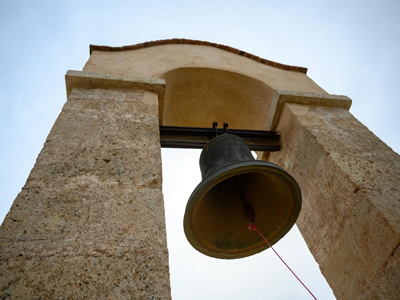 Noticia de Almería 24h: La alcaldesa celebra el 250 aniversario de la Hermandad de la Soledad con el toque de la campana de la vela de la Alcazaba
