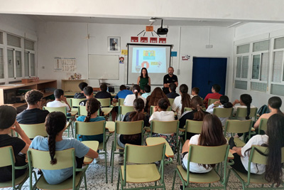 Noticia de Almera 24h: El Agente Tutor de Adra lleva a las aulas charlas de concienciacin sobre el acoso escolar y el ciberbullying