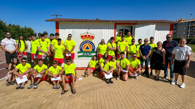 Noticia de Almera 24h: Los socorristas de las playas de El Ejido reciben formacin para ofrecer un servicio adecuado a personas con discapacidad