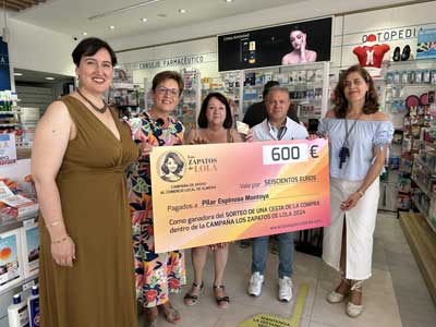 Noticia de Almera 24h: Una vecina de Loma Cabrera, ganadora de los 600 euros de la campaa del PSOE ‘Los Zapatos de Lola’ para fomentar el comercio local 