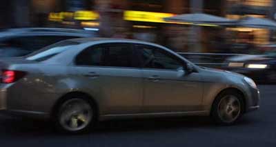 Con un coche robado y sin carnet de conducir, se da a la fuga en un control de alcohol y drogas