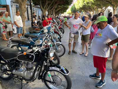 Un museo con ms de 100 motocicletas antiguas se expone, un ao ms, en el Paseo