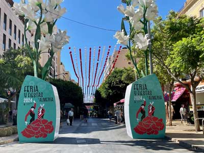 Almera Centro abre en #AlmeriaenFeria para atender las necesidades de almerienses y turistas en las fiestas