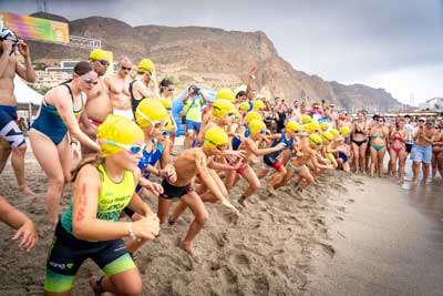 Antonio Manuel Salguero y Gemma Ferrn, primer puesto en la IV Travesa a Nado de Aguadulce en distancia 8.000m