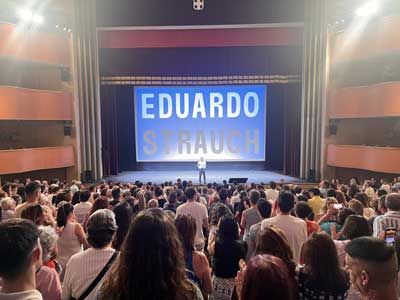 Noticia de Almera 24h: Eduardo Strauch emociona con su historia de supervivencia a un abarrotado Auditorio Maestro Padilla