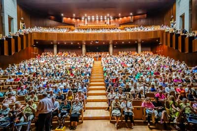 Emotiva gala en homenaje a los mayores de Roquetas de Mar con reconocimientos y distinciones para las asociaciones 