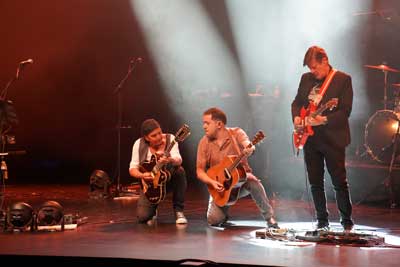 Los Secretos ponen en pie al Auditorio de El Ejido con un extraordinario concierto