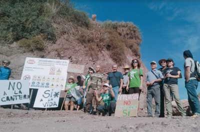 Asociaciones vecinales, conservacionistas, agrupaciones polticas de Almera, La Puebla de Vcar, Roquetas de Mar y Felix, marcharon el domingo 20 de octubre juntas de nuevo para salvar La Rambla del Cauelo