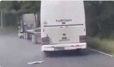 Noticia de Almera 24h: Un camin logra detener un bus de pasajeros al que se le haban roto los frenos, evitando as una tragedia