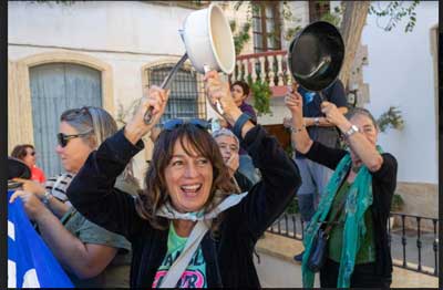 El NO al hotel de la playa de los Genoveses llega a las puertas del Ayuntamiento de Njar