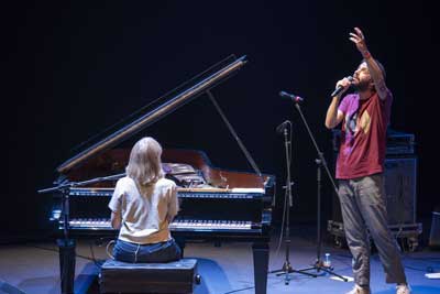 Salvador Sobral reconforta el espritu con su buena msica en tiempos de angustia, en el 32 Festival Internacional ‘Almerijazz’